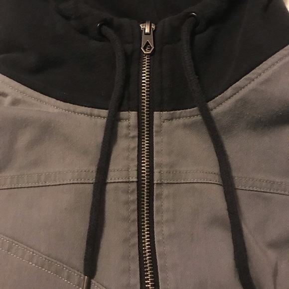 Gray & Black Volcom jacket 🤙 - Picture 3 of 6